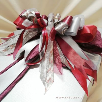 Gift Hamper Holiday Treats www.yabulela.co.za Gift Hamper Holiday Treats