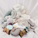Gifting Tips Year-End 2017 www.yabulela.co.za Gift Hamper Baby Shower Lux